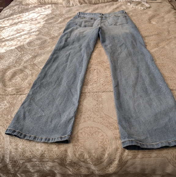 Boohoo Jeans Wide slit leg mid rise. 10 - Picture 11 of 11